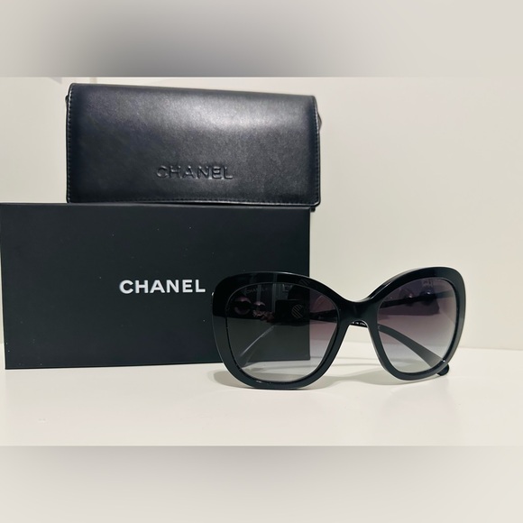 Chanel: Pearl Sunglasses, Square, Black - Picture 2 of 8